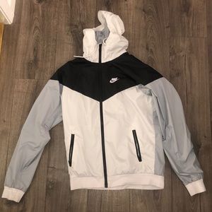 Nike Windbreaker Size Small